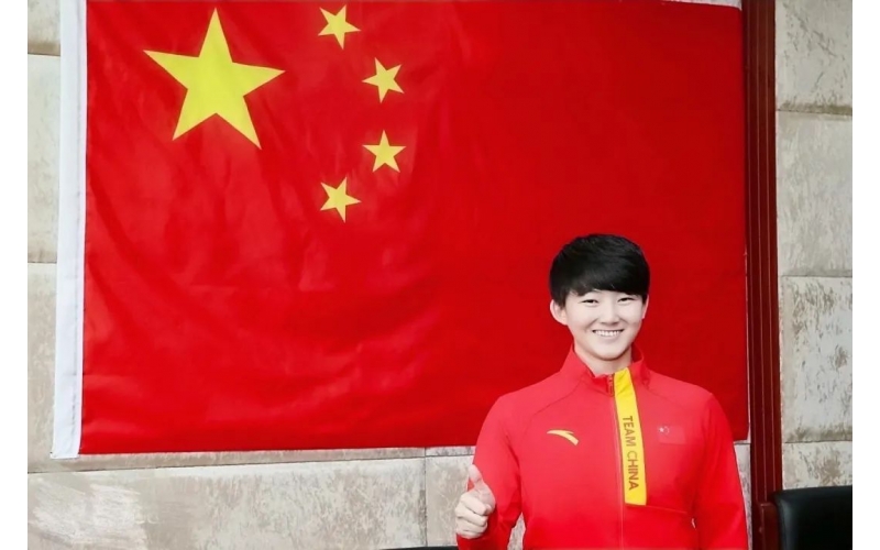 來了，世界冠軍宮乃瑩！